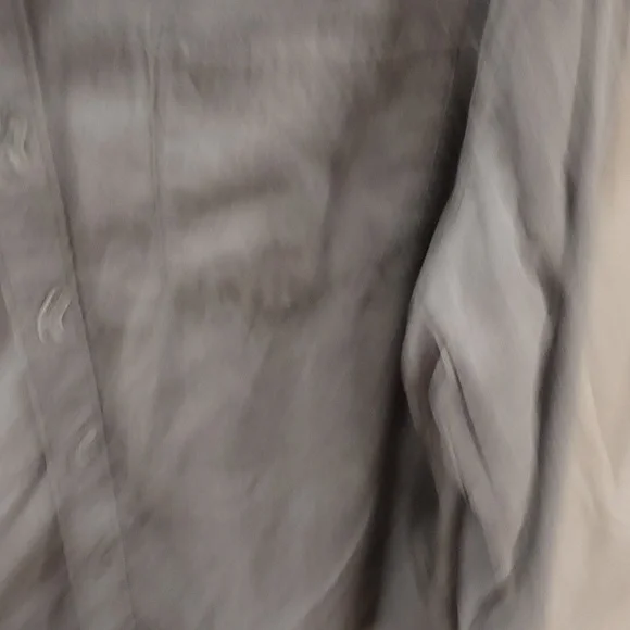 *Eddie Bauer Medium Gray Classic Fit Button Tab, Button  Down Long Sleeve Shirt - Picture 5 of 10